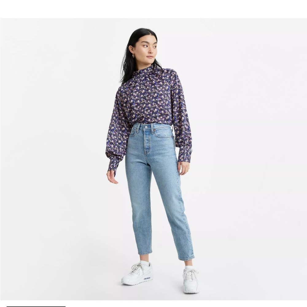 Levi's Wedgie Icon style Light Blue Wash Size 33